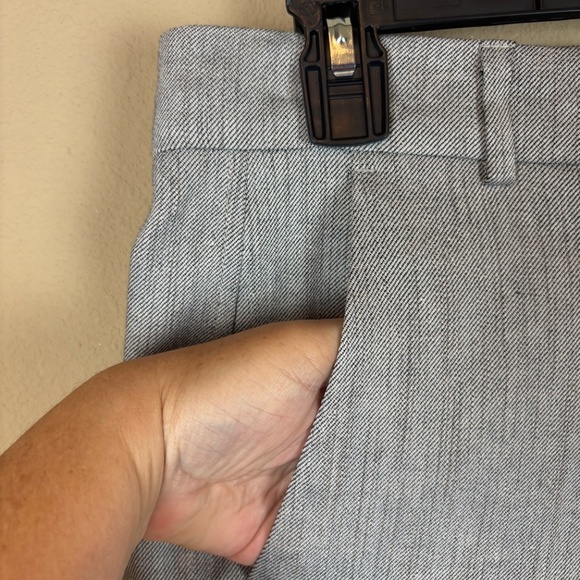 MaxMara SportMax Gray/Black Stretch Linen/Cotton Bermuda Capri Shorts - Picture 2 of 11